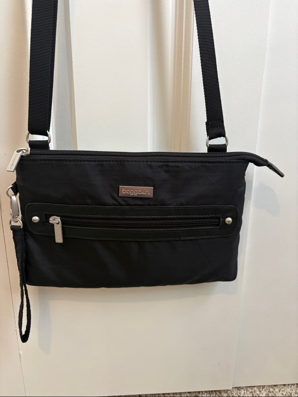 Baggallini Small Subway Crossbody Nylon Bag with Wristlet Black - Picture 12 of 13